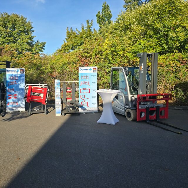 Durwen auf der Hausmesse bei STILL Leipzig
Im Rahmen der gestrigen Hausmesse bei STILL Leipzig hatten wir die Gelegenheit, aktuelle Lösungen im Bereich der Anbaugeräte für Gabelstapler zu präsentieren.
Der persönliche Austausch mit Fachbesuchern und Partnern vor Ort bot wertvolle Einblicke und interessante Gespräche rund um die Anforderungen moderner Intralogistik.
Vielen Dank an STILL für die Einladung und die professionelle Organisation!